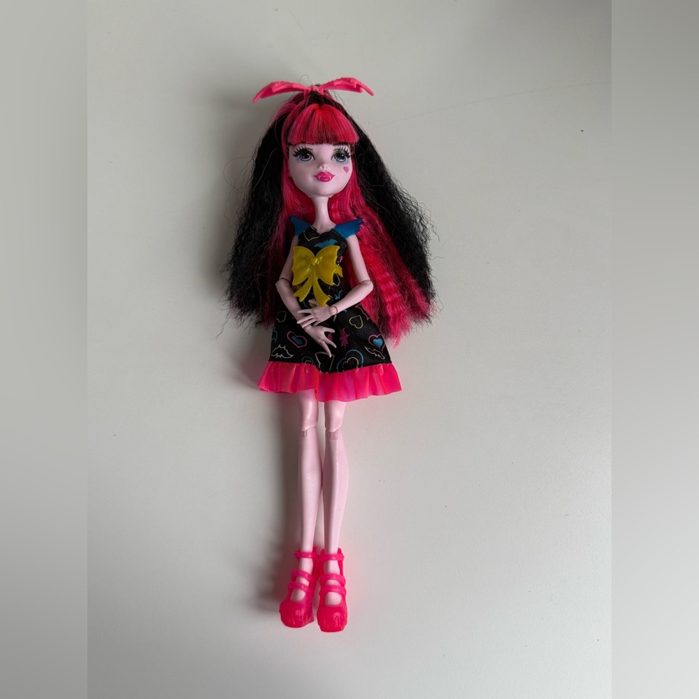 Monster High Doll: Electrified - Draculaura. Hair-Raising Ghouls